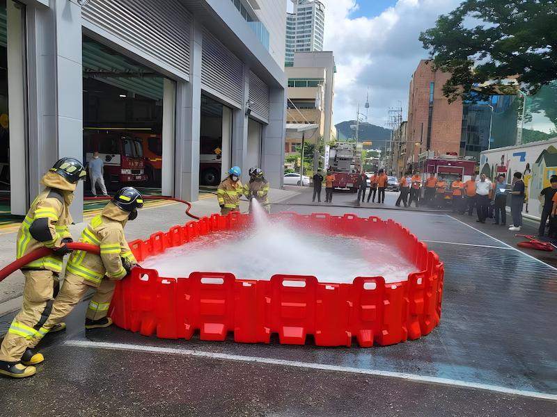The fire brigade forms a water storage pool